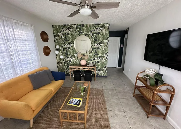 Miami'S Cozy Tropical Getaway