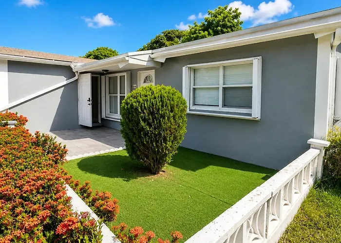 Private Guest Suite With Separate Entrance & Kitchen